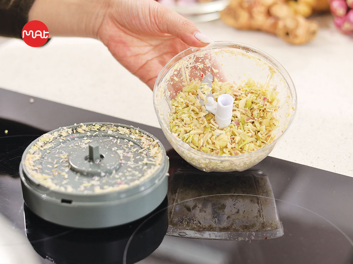 Cối xay tỏi ớt kéo tay cốc Tritan