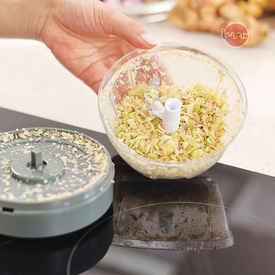 Cối xay tỏi ớt kéo tay cốc Tritan